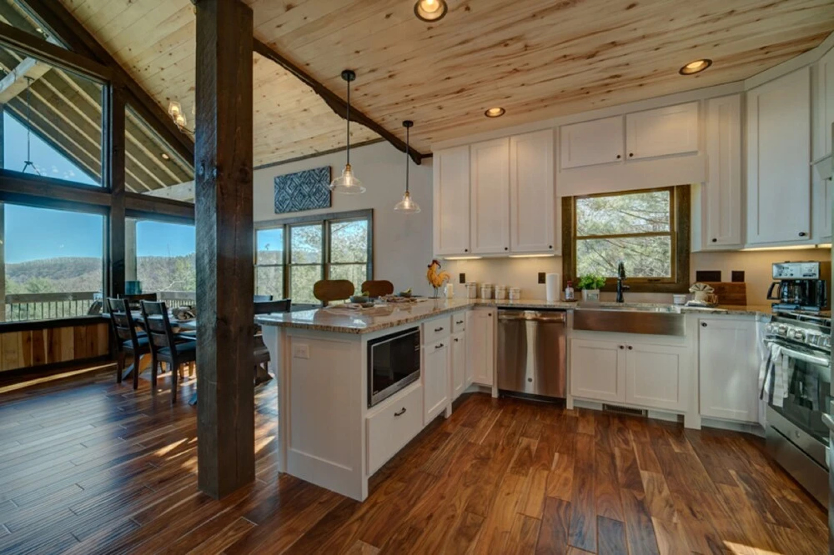 Bear Claw Cabin by Escape to Blue Ridge