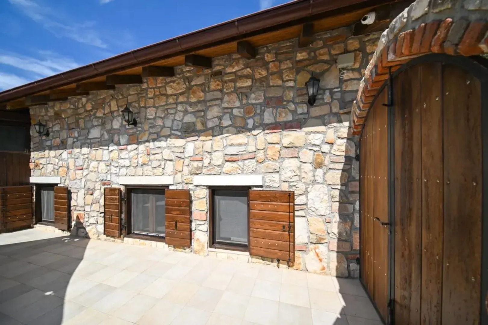 Authentic Stone House Stela & Lea