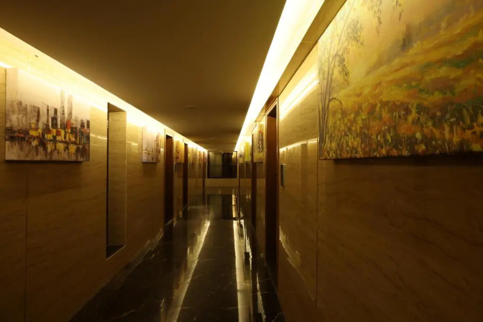 Royal Plaza Suites by RAK Rooms