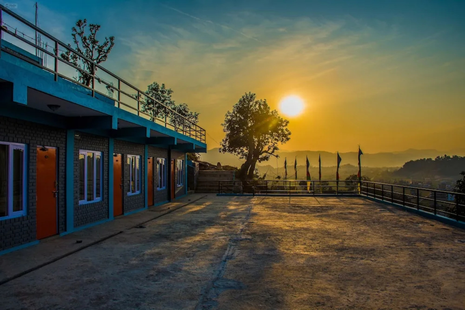 Hotel Seven Lake Paradise