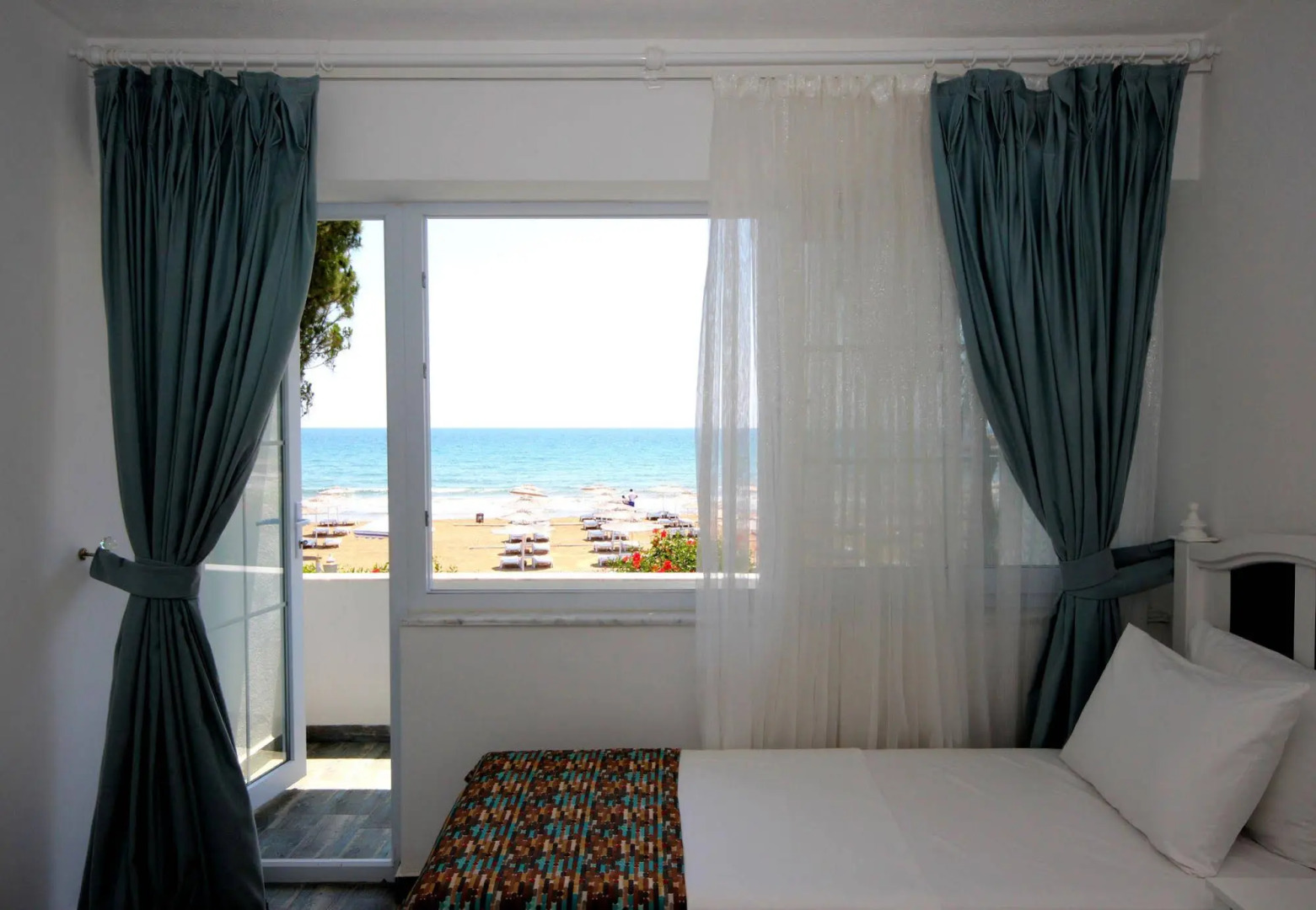 Mavi Beyaz Hotel Beach Club