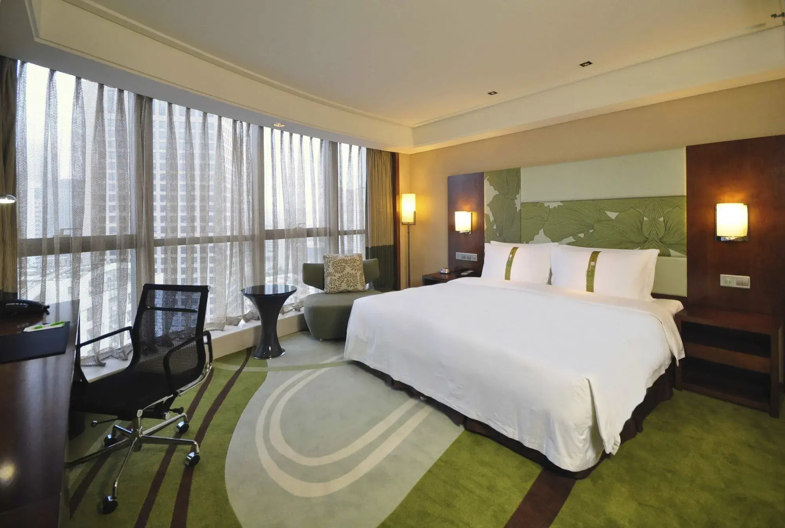 Holiday Inn Qingdao City Centre by IHG