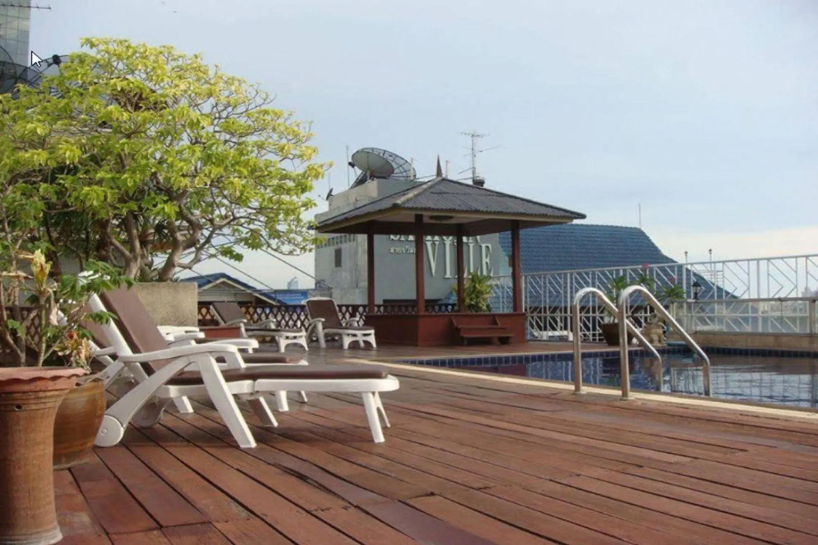 King Royal Garden Inn