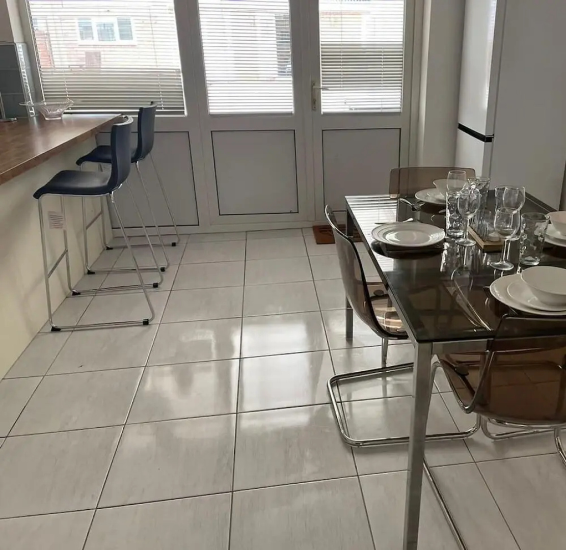 Spacious 3BR Home in Bedford for Big Groups