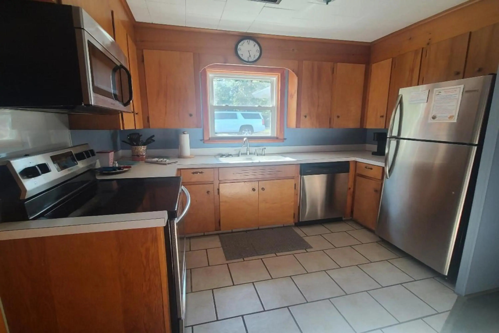 Lake Huron - 3 Bedroom, 2 Bath Lake Front Home (Sleeps 12)