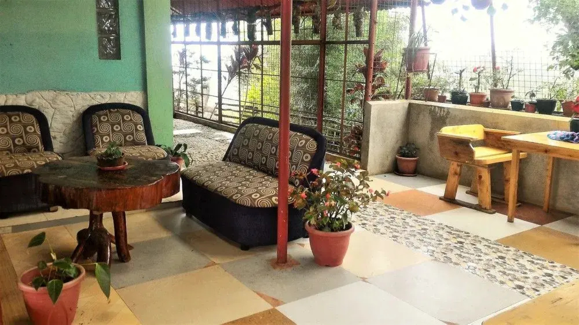 Tribuhaus Backpackers Inn