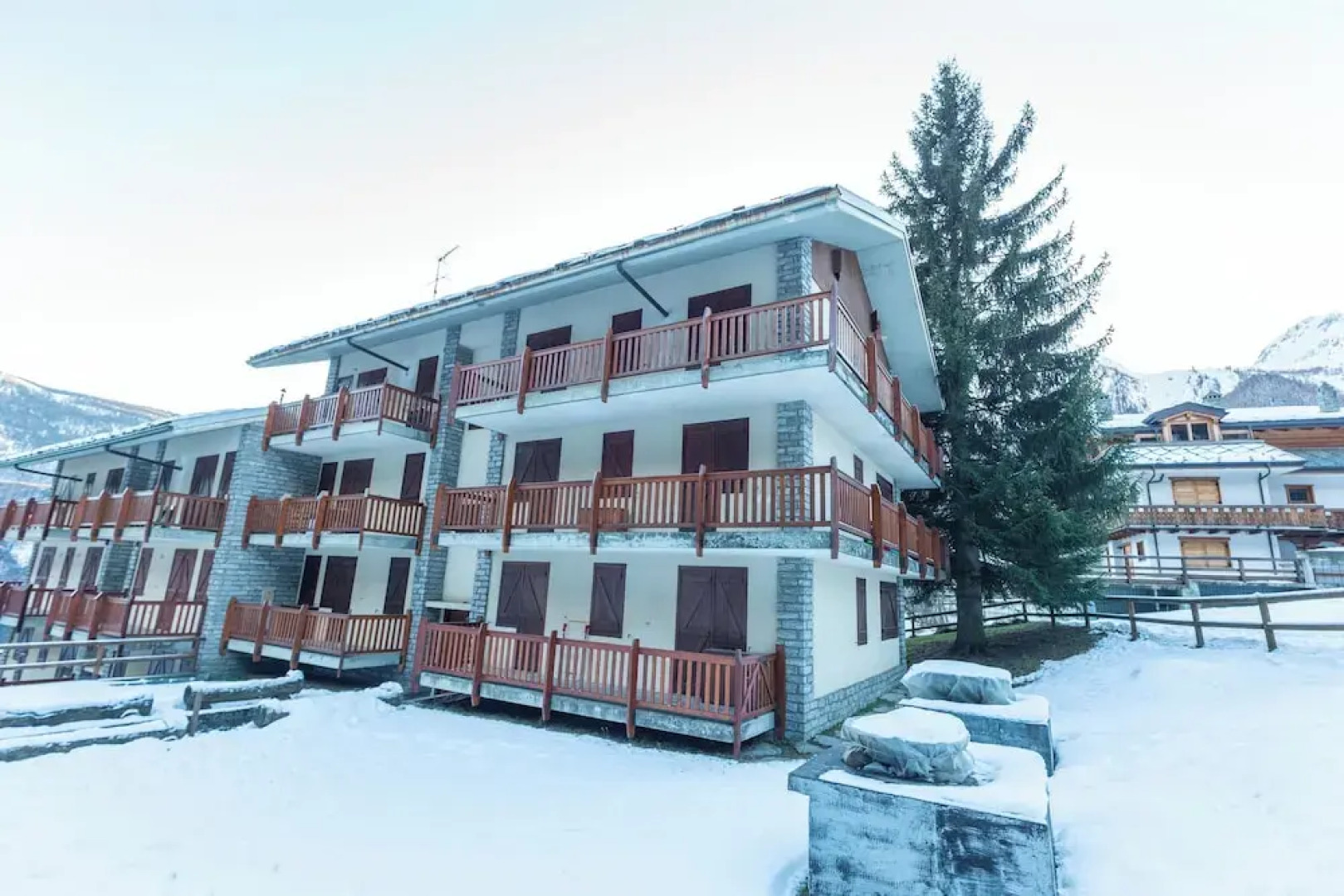 Welcoming 3BR Flat with parking in Verrand