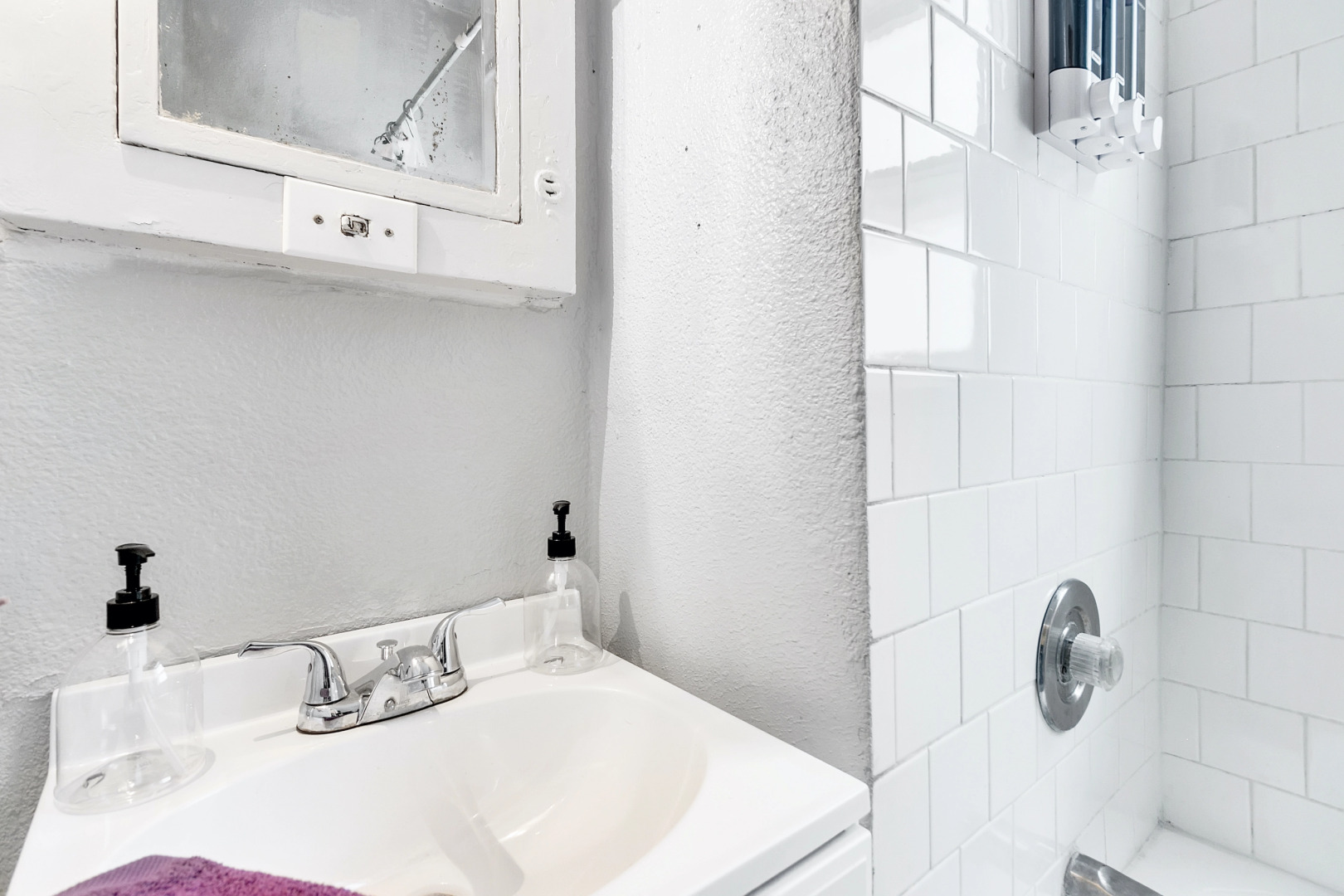 Studio Apt For A Long Term Stay With Parking Included!