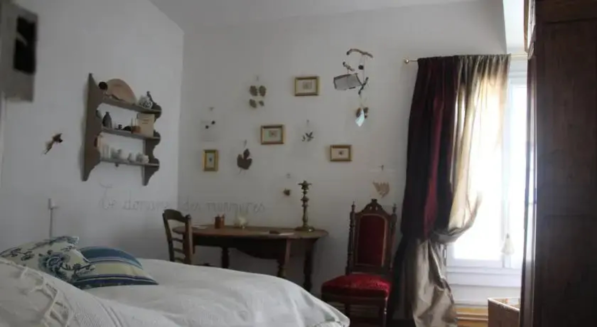 Chambre dHôtes La Maison sur la Place.