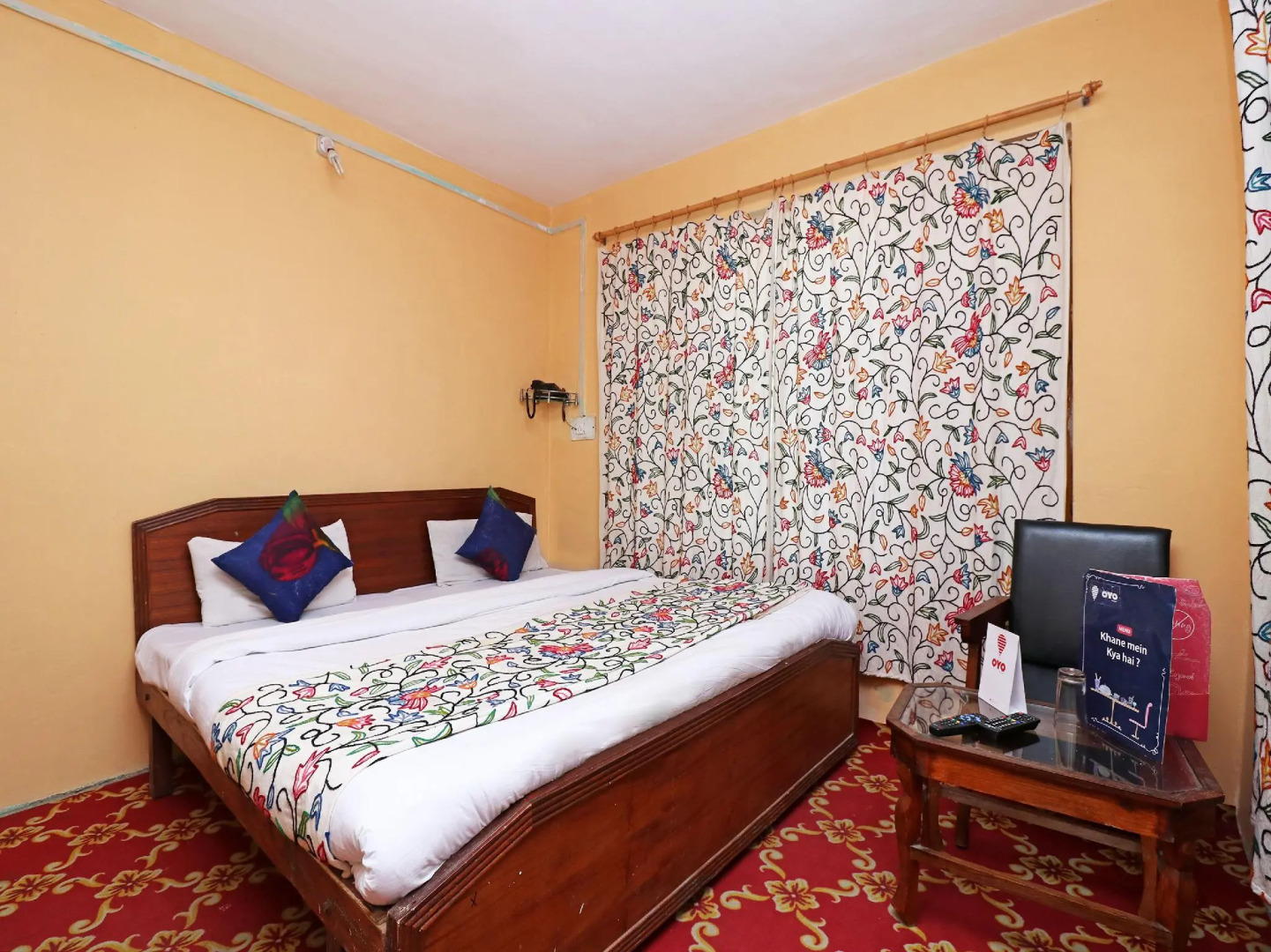 OYO 18990 Hotel Bright Palace