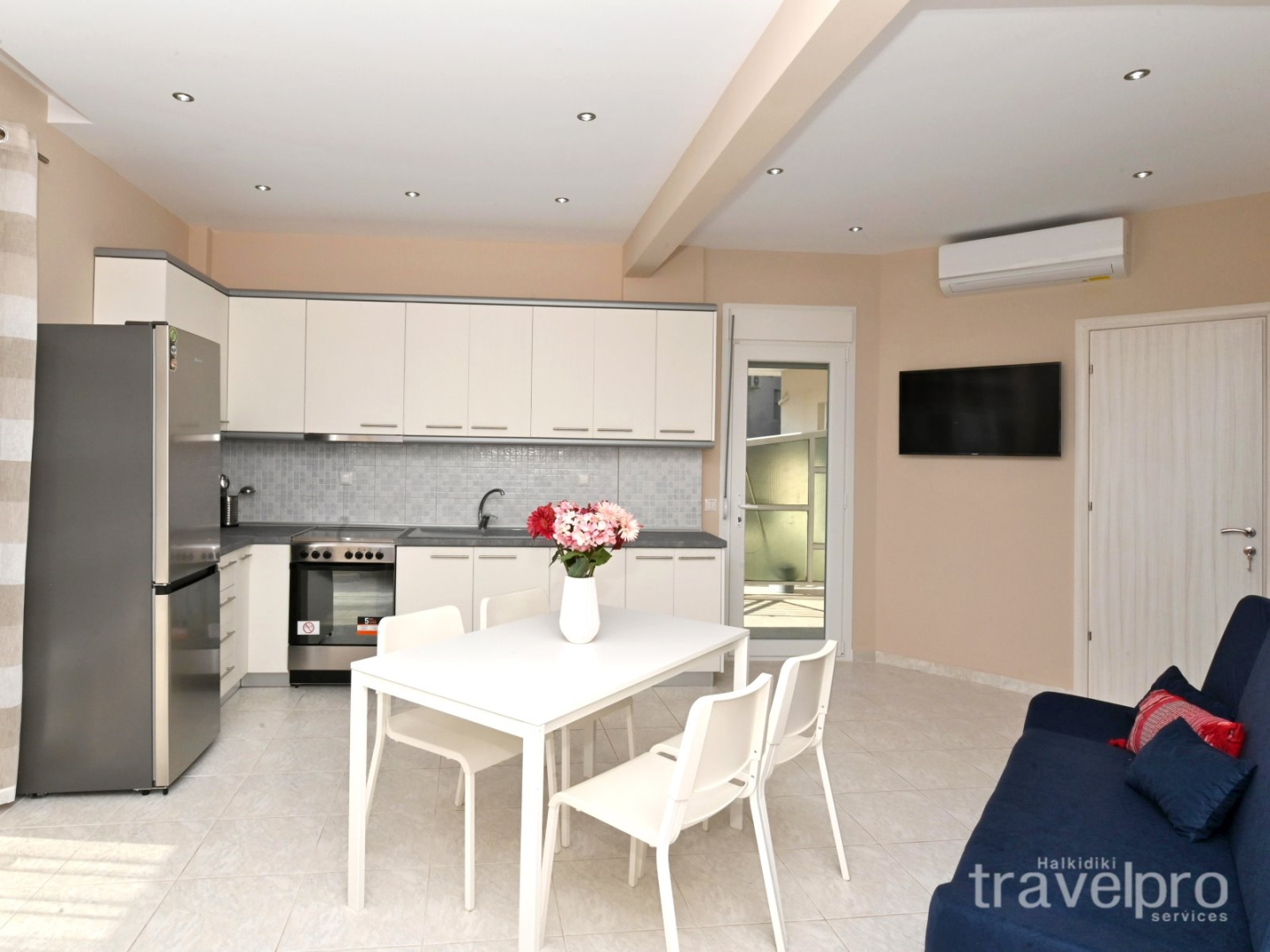 Sabbia Seafront Apartment  2 by TravelPro Serv...