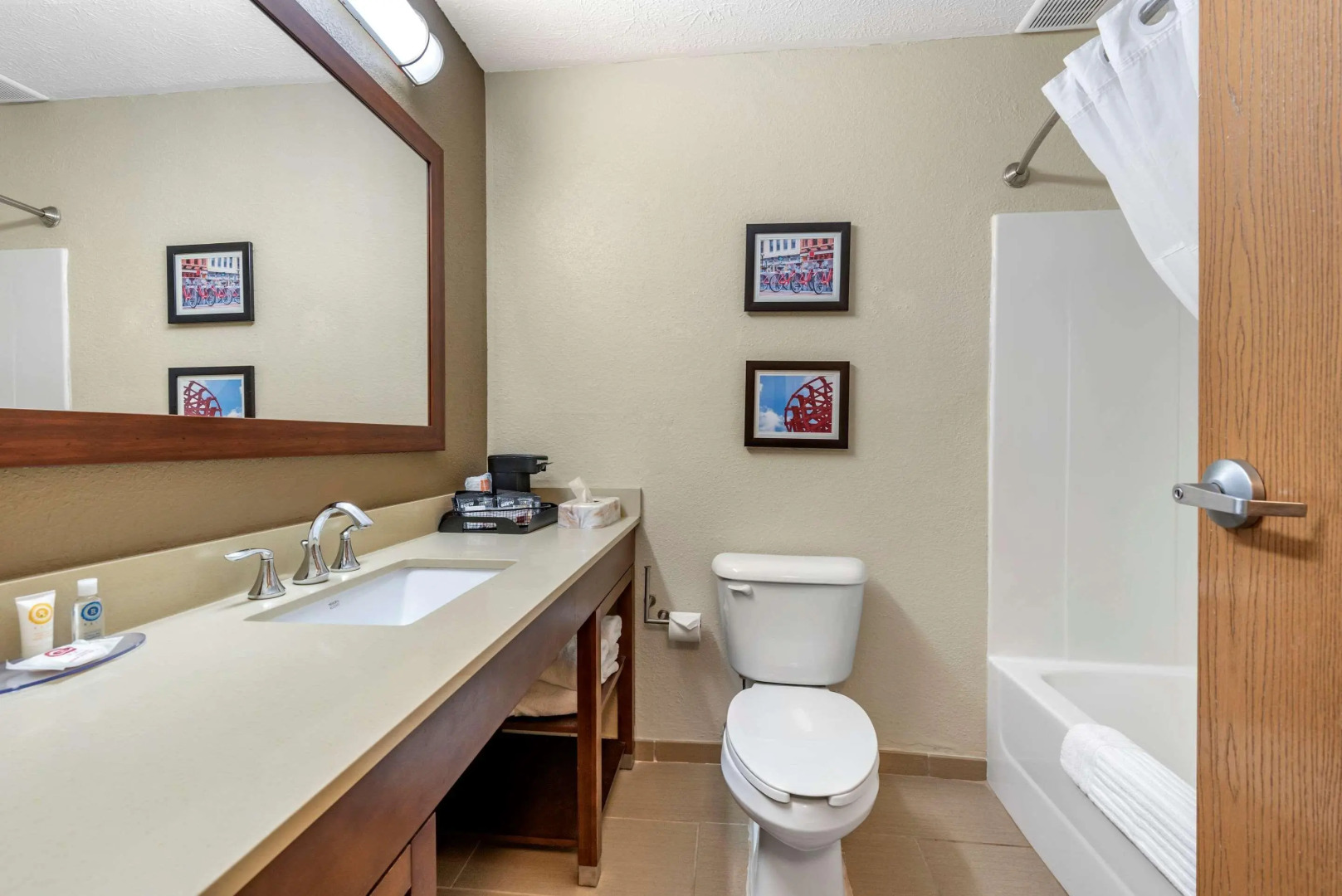 Comfort Inn & Suites Cincinnati Eastgate