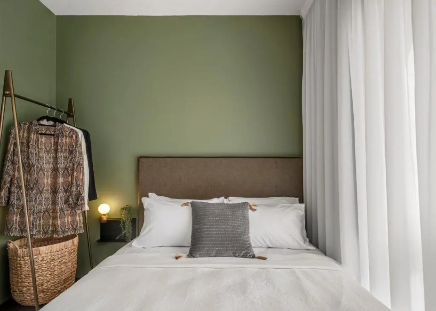 Mr. Agrippa - By TLV2GO