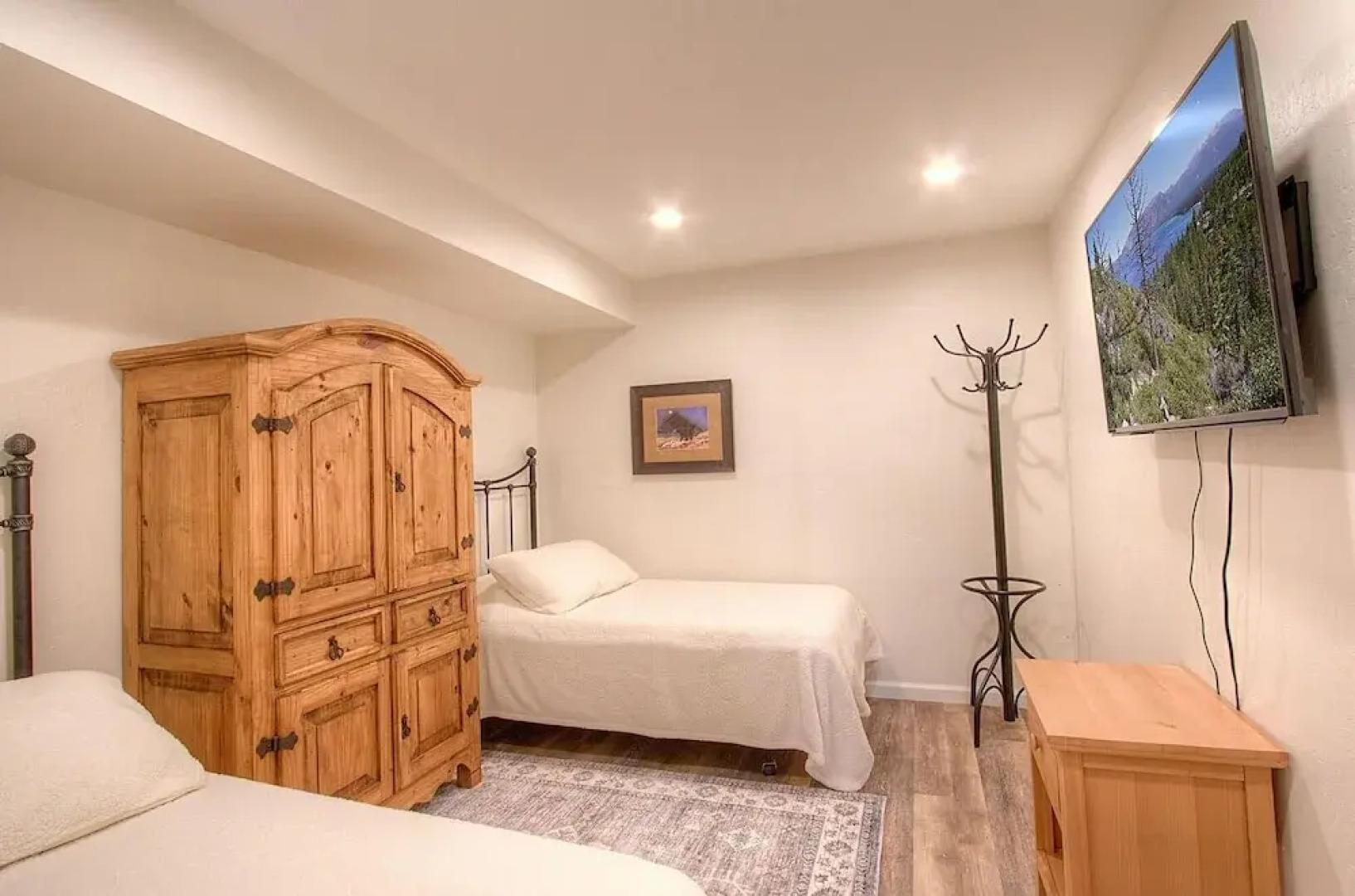 Awesome Dawson 1 Bedroom Condo by RedAwning