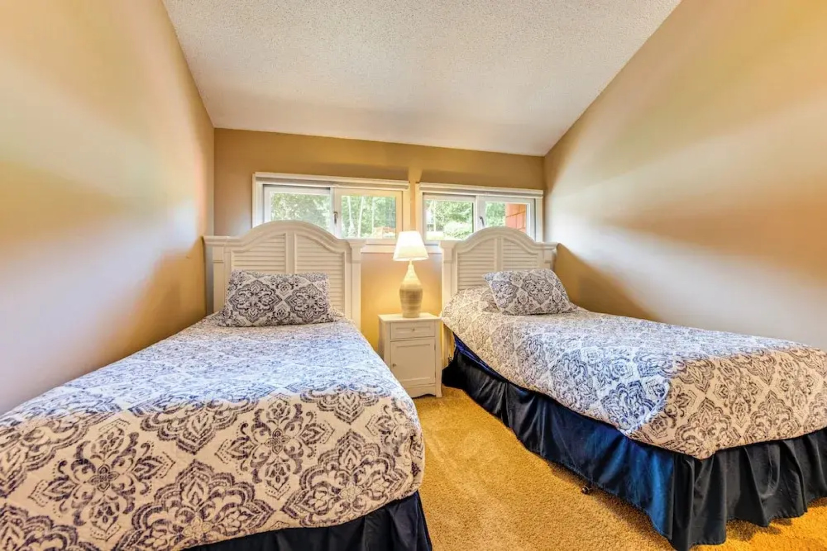 Waterfront Community: Lake Winnipesaukee Retreat!