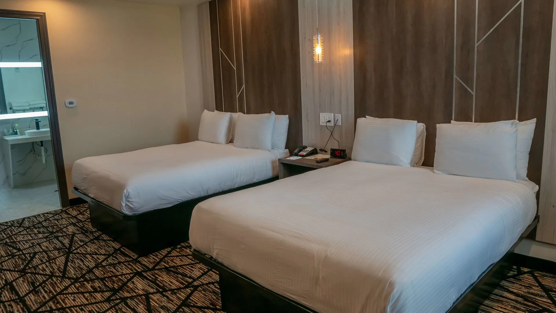 Comfeeni Inn and Suites