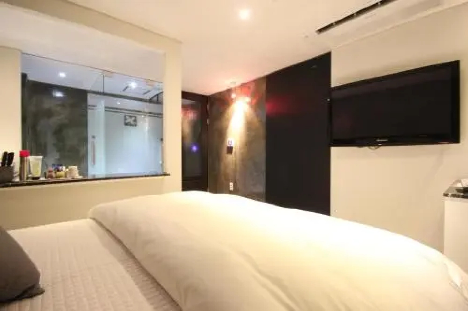 September Motel Oncheon