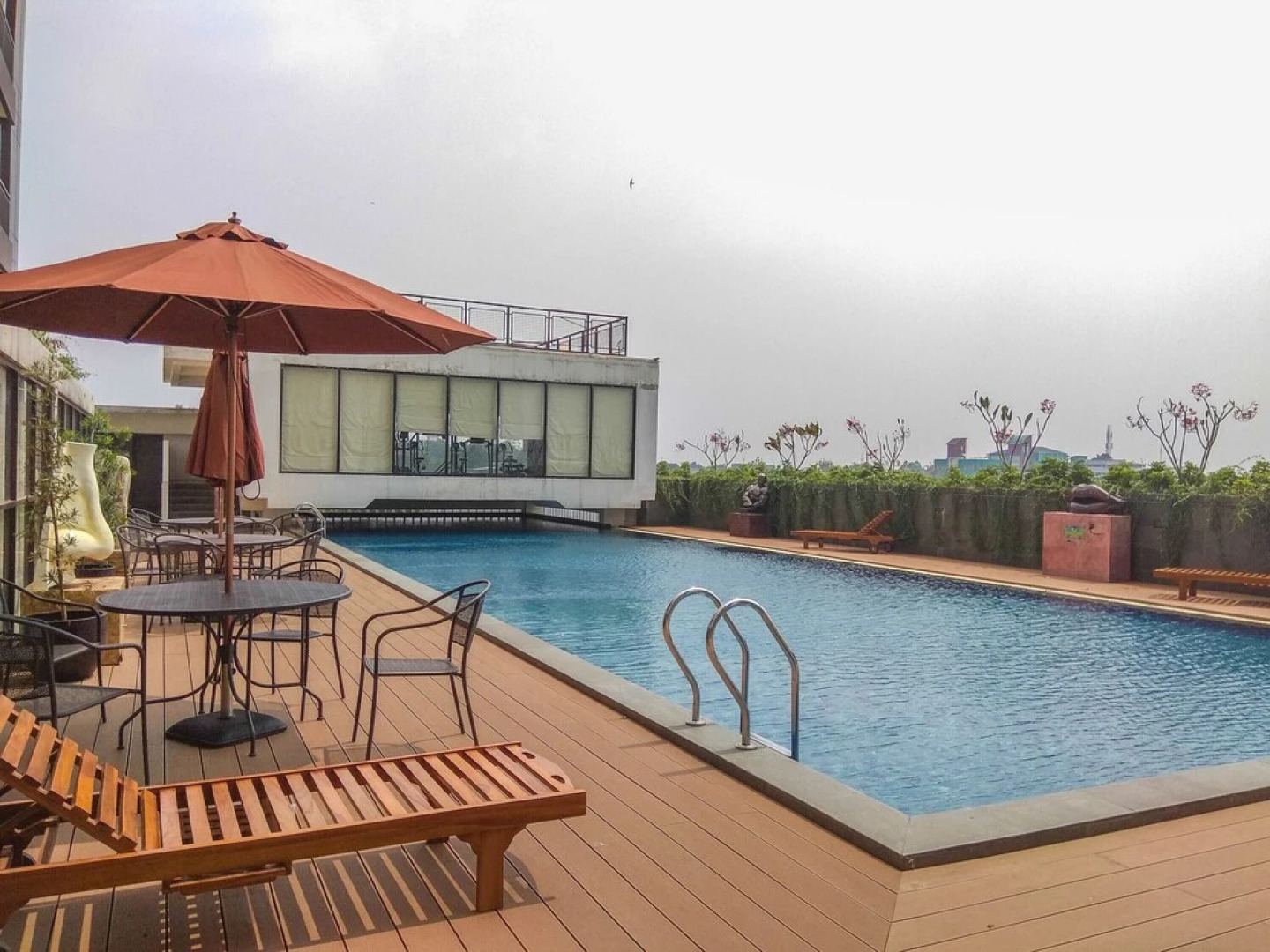 Minimalist and Stylish Studio Dave Apartment By Travelio