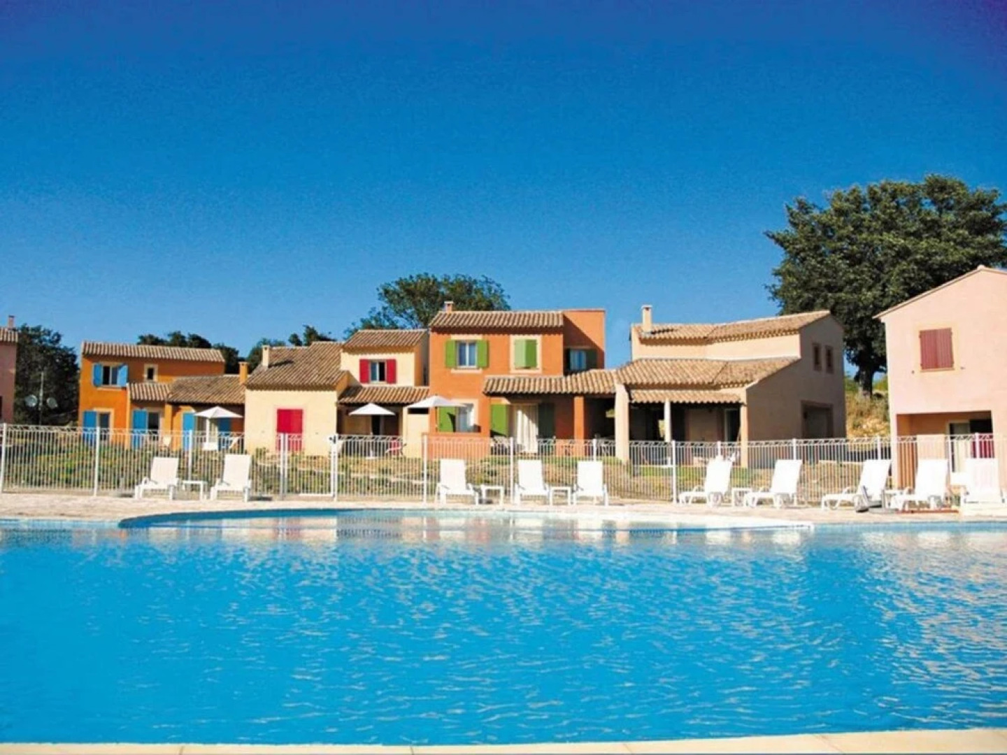 Semi-detached villa with dishwasher, close to the village