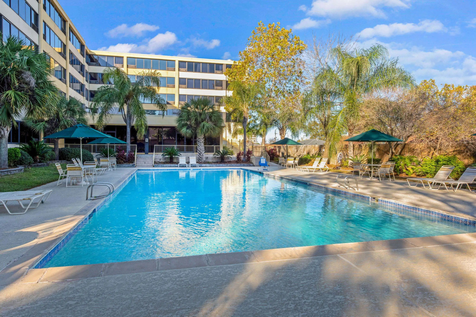 La Quinta Inn & Suites by Wyndham New Orleans Airport