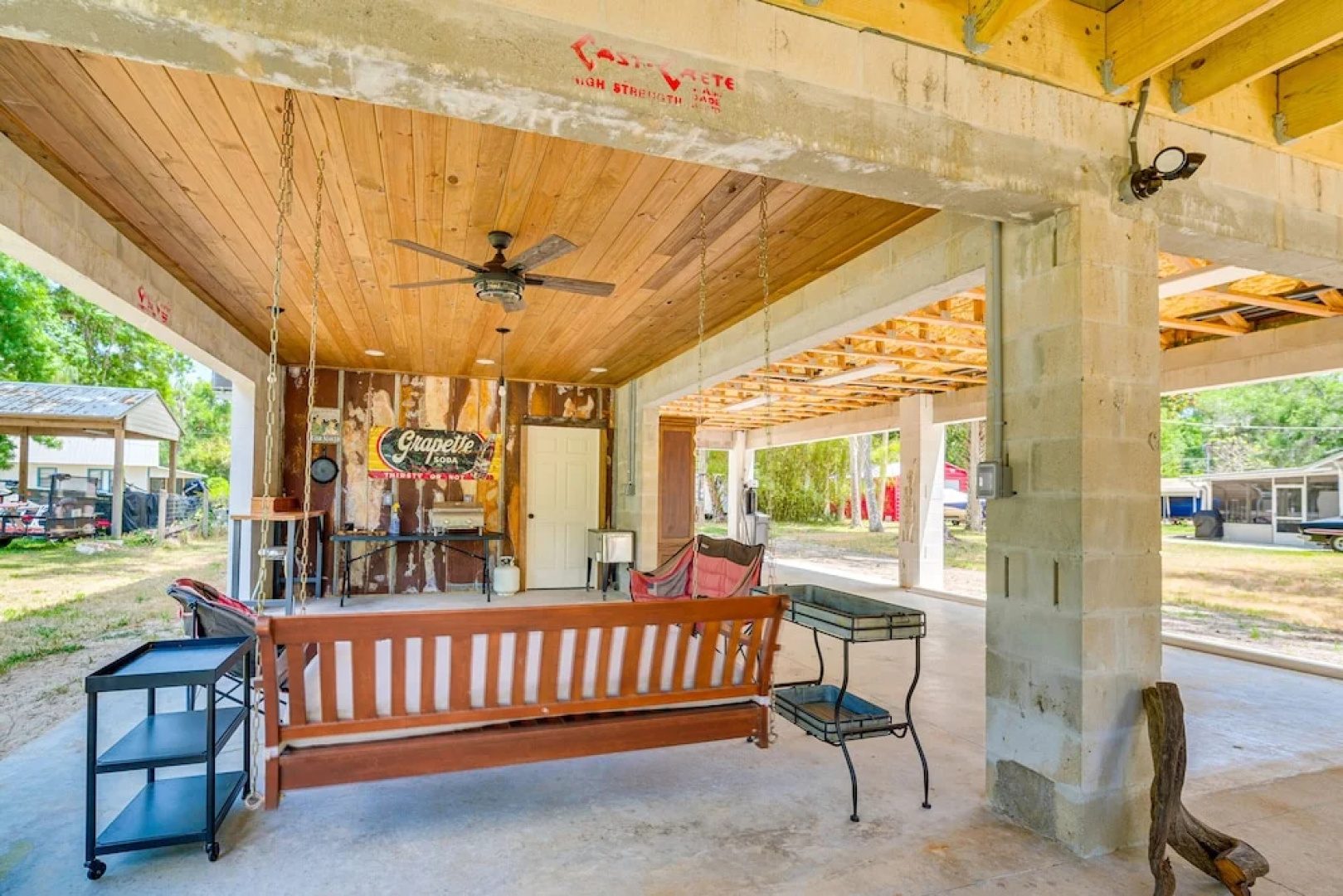 Stilt-style Cottage < 1 Mi to Downtown Yankeetown!