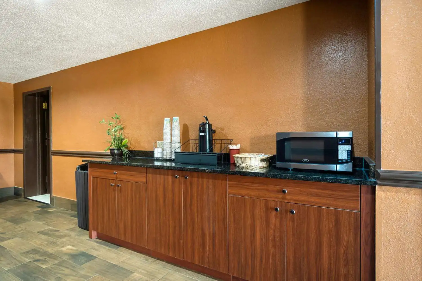 AmericInn by Wyndham Grand Rapids Airport North