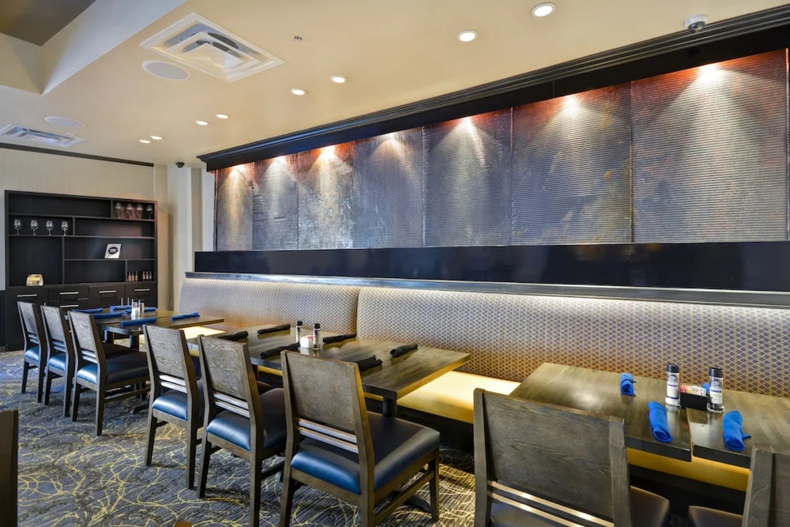 Holiday Inn Hotel & Suites Detroit Metro Airport