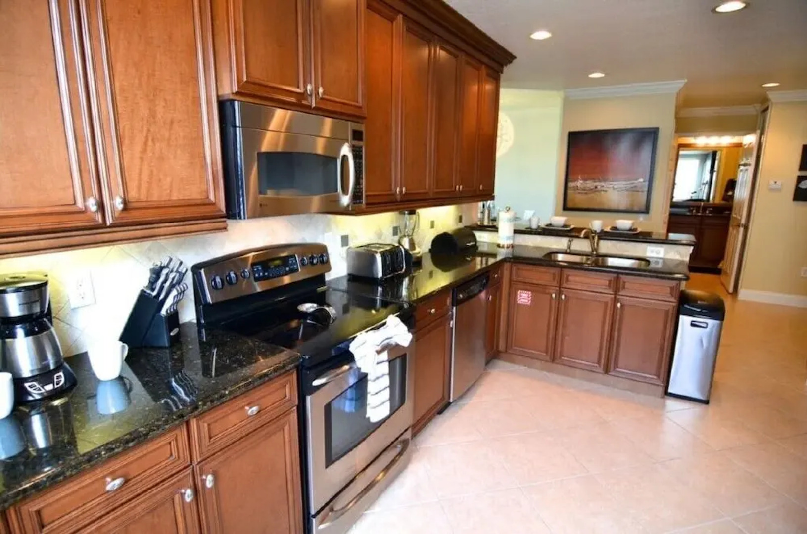 7468ed 3 Bedroom Condo