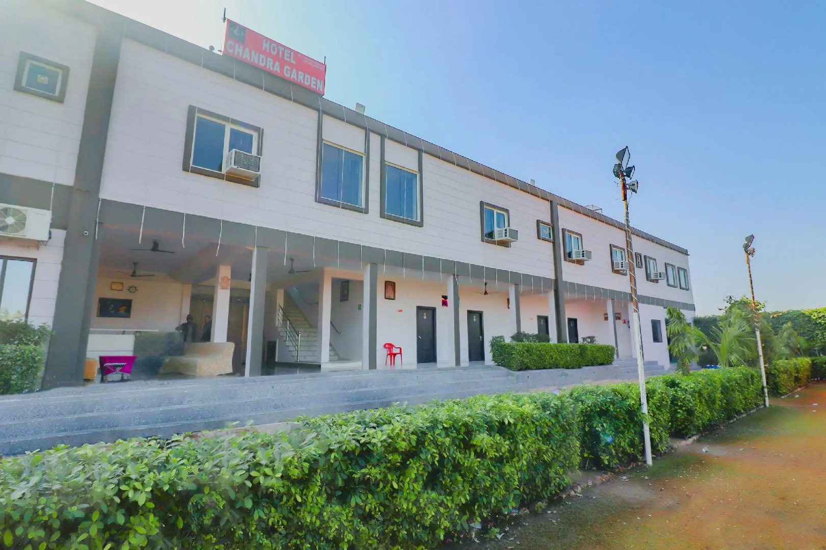 OYO 77329 Hotel Chandra Garden