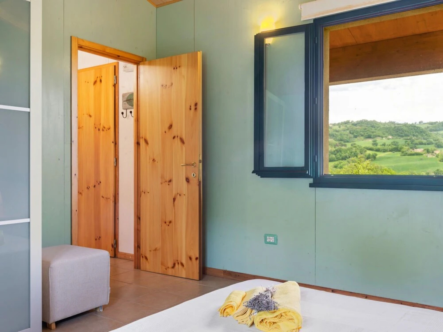 Captivating Cottage in San Ginesio with Swimming Pool