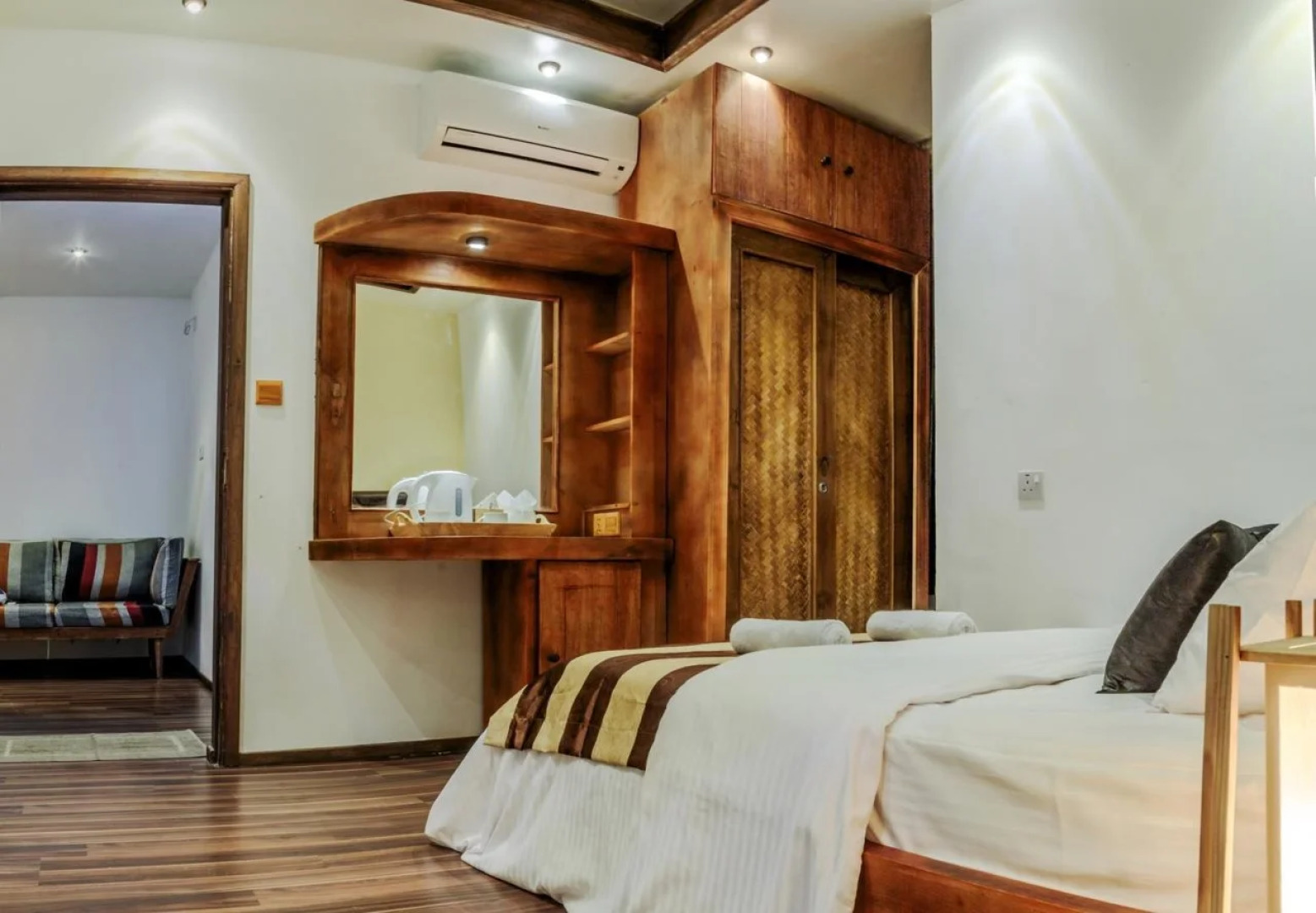 Отель Eureka Airport Inn