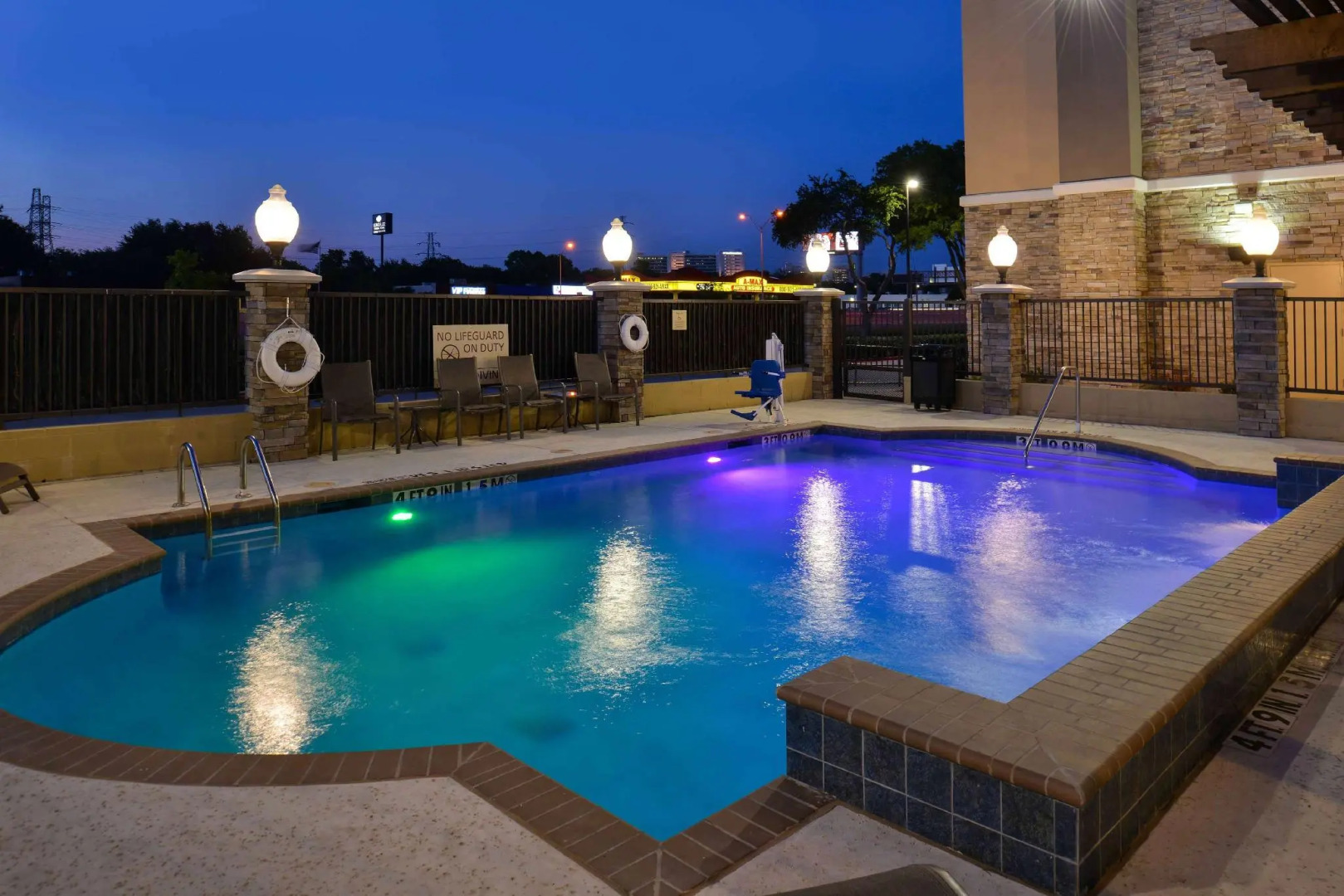 Hampton Inn & Suites Dallas Market Center