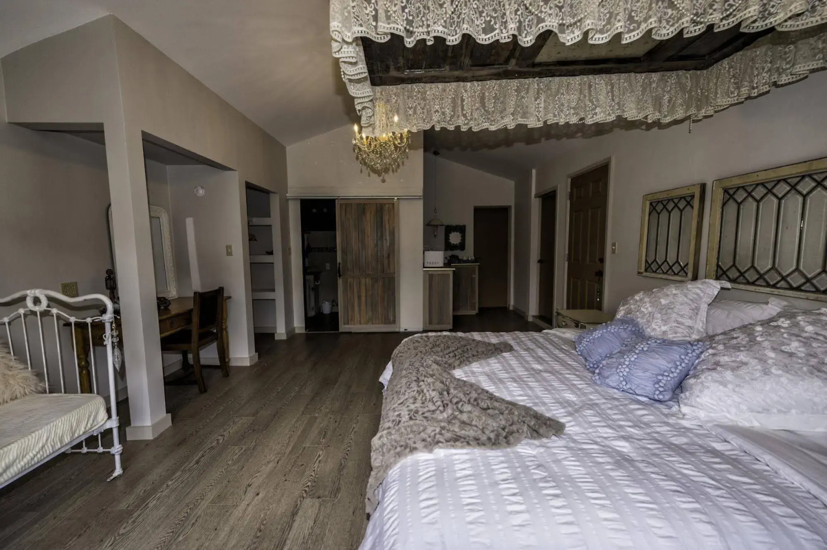 Columbia Gardens Winery and Grape Escape Guesthouse