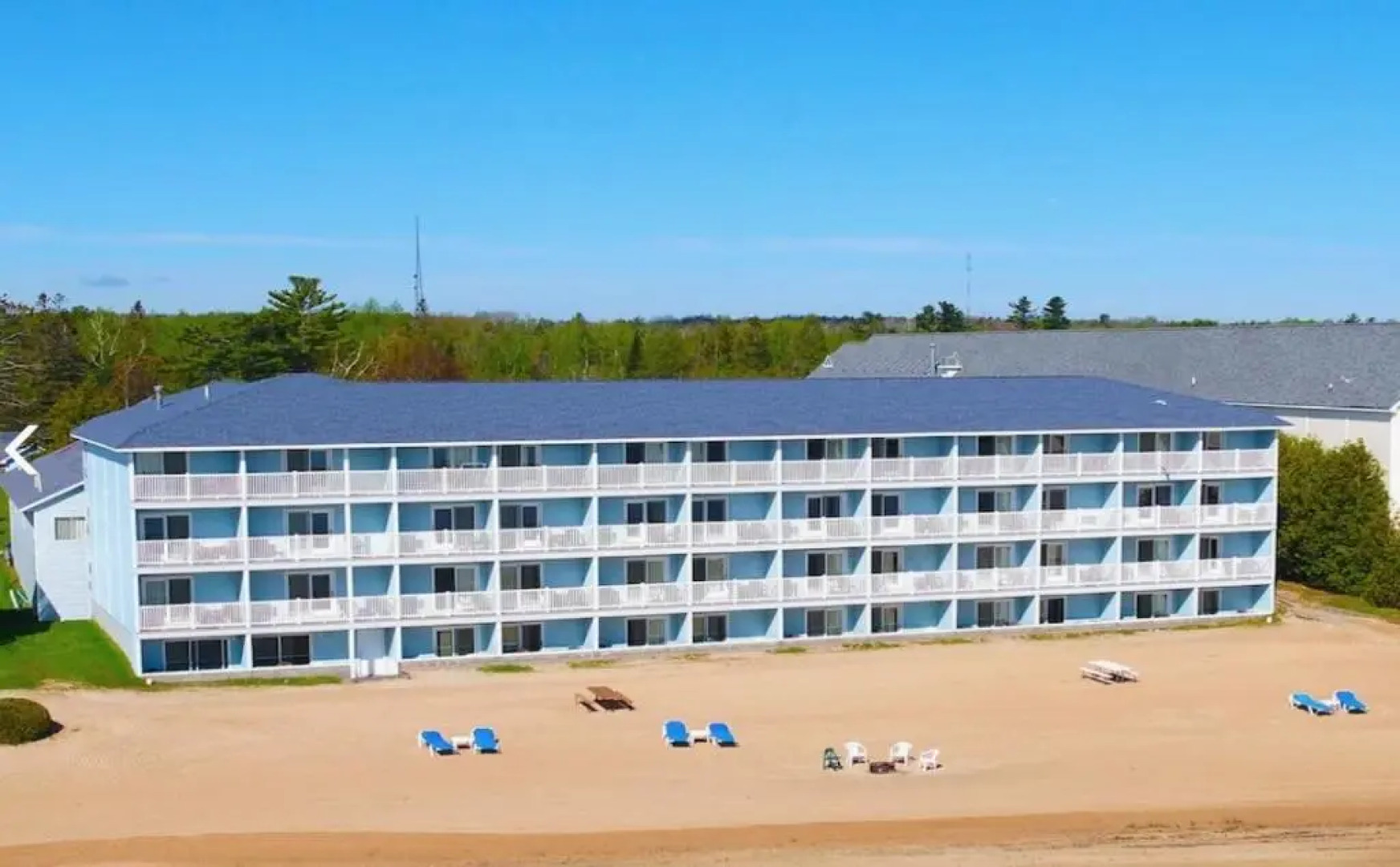 Grand Mackinaw Beachfront and Waterpark