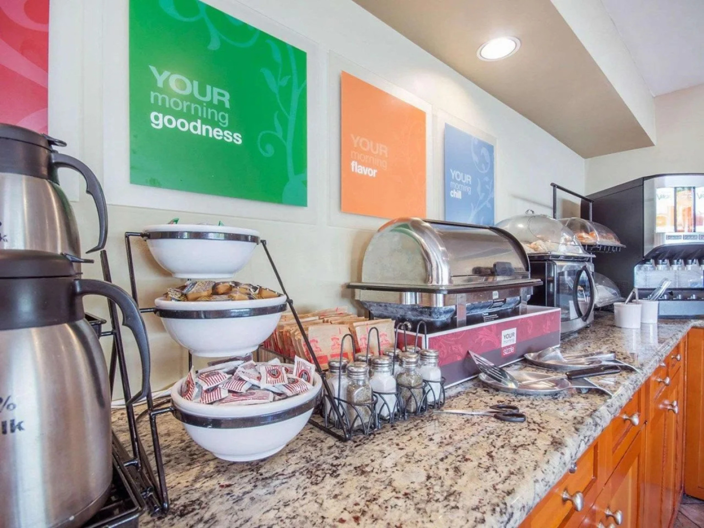 Econo Lodge Inn & Suites