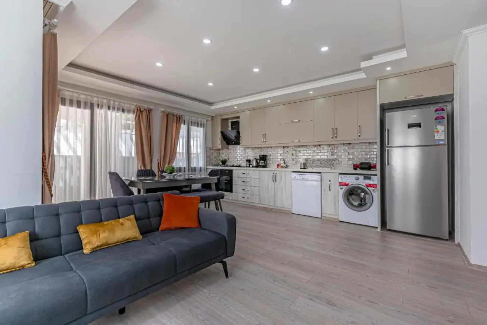 Cozy 2 Bedroom Apartment