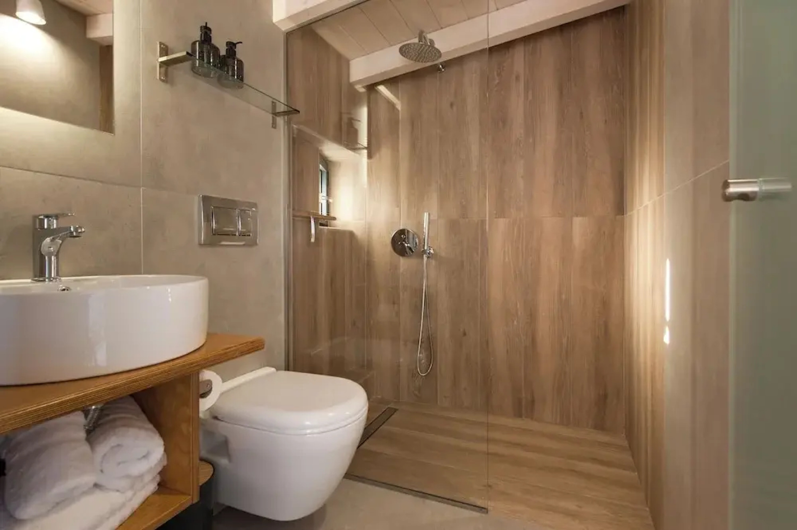 Del Mare Suites