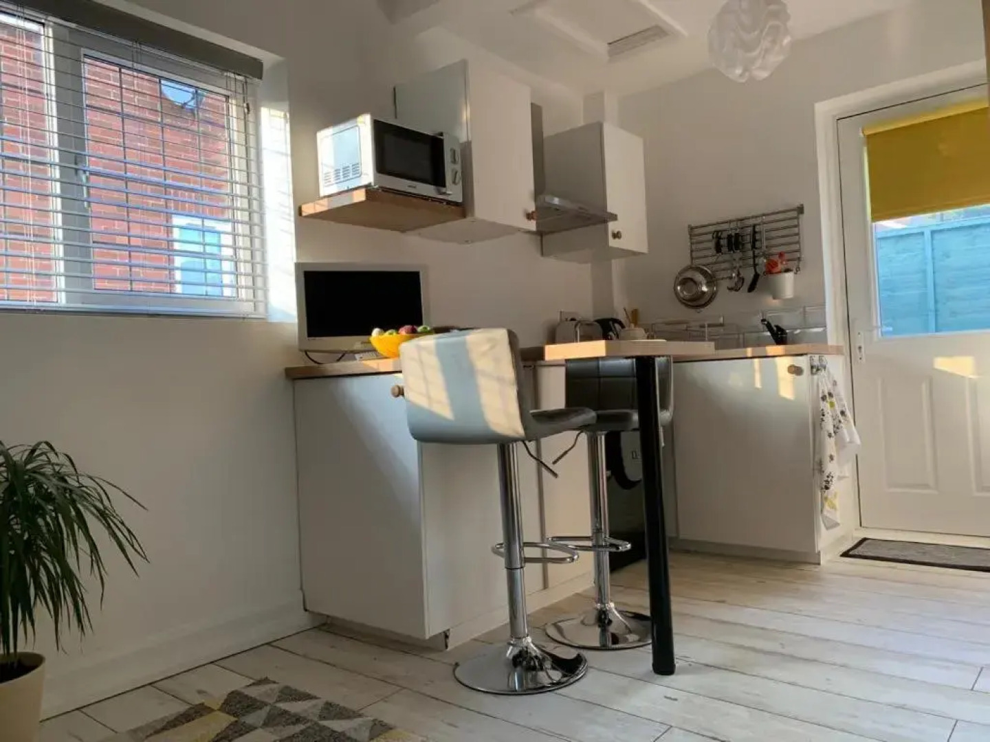 The Beehive - Self Contained Studio by the Sea (Adults Only)