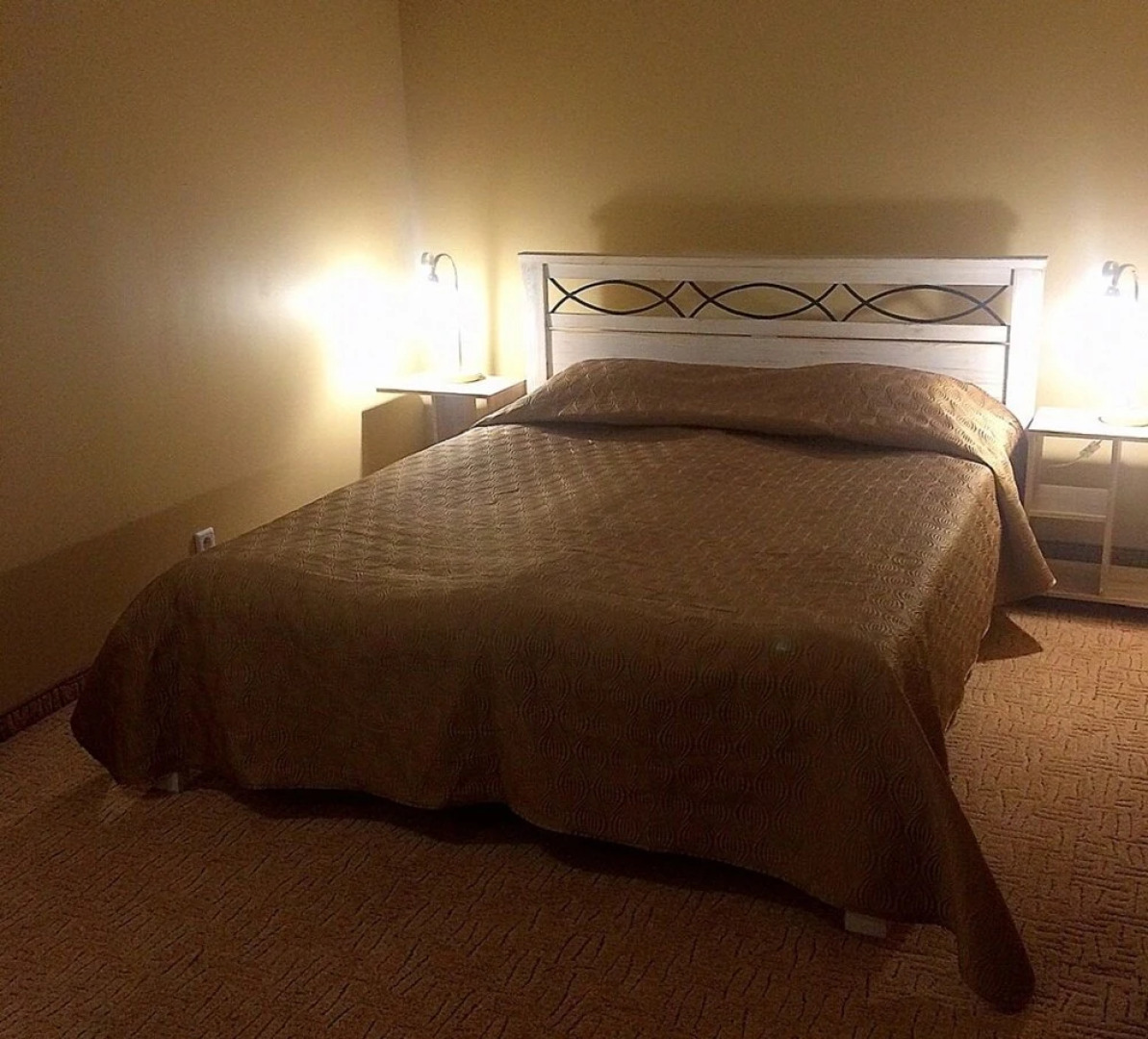 Üksik Rüütel Hotel