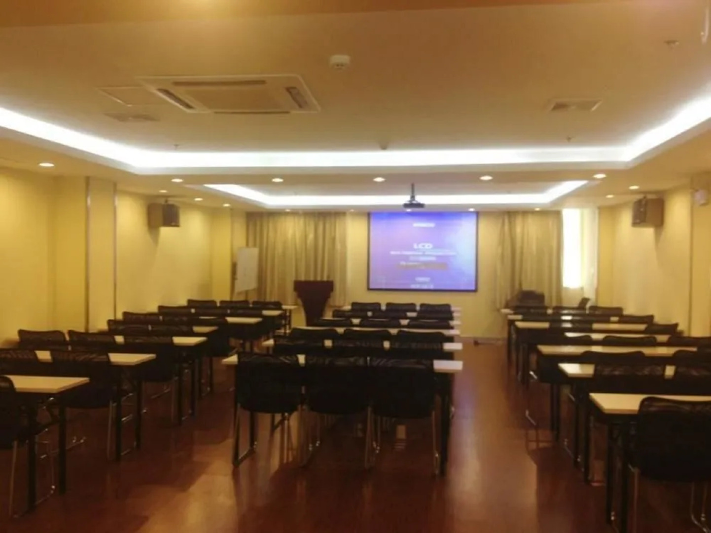 Home Inn Linyi Bus Station East Gate Jucai Road