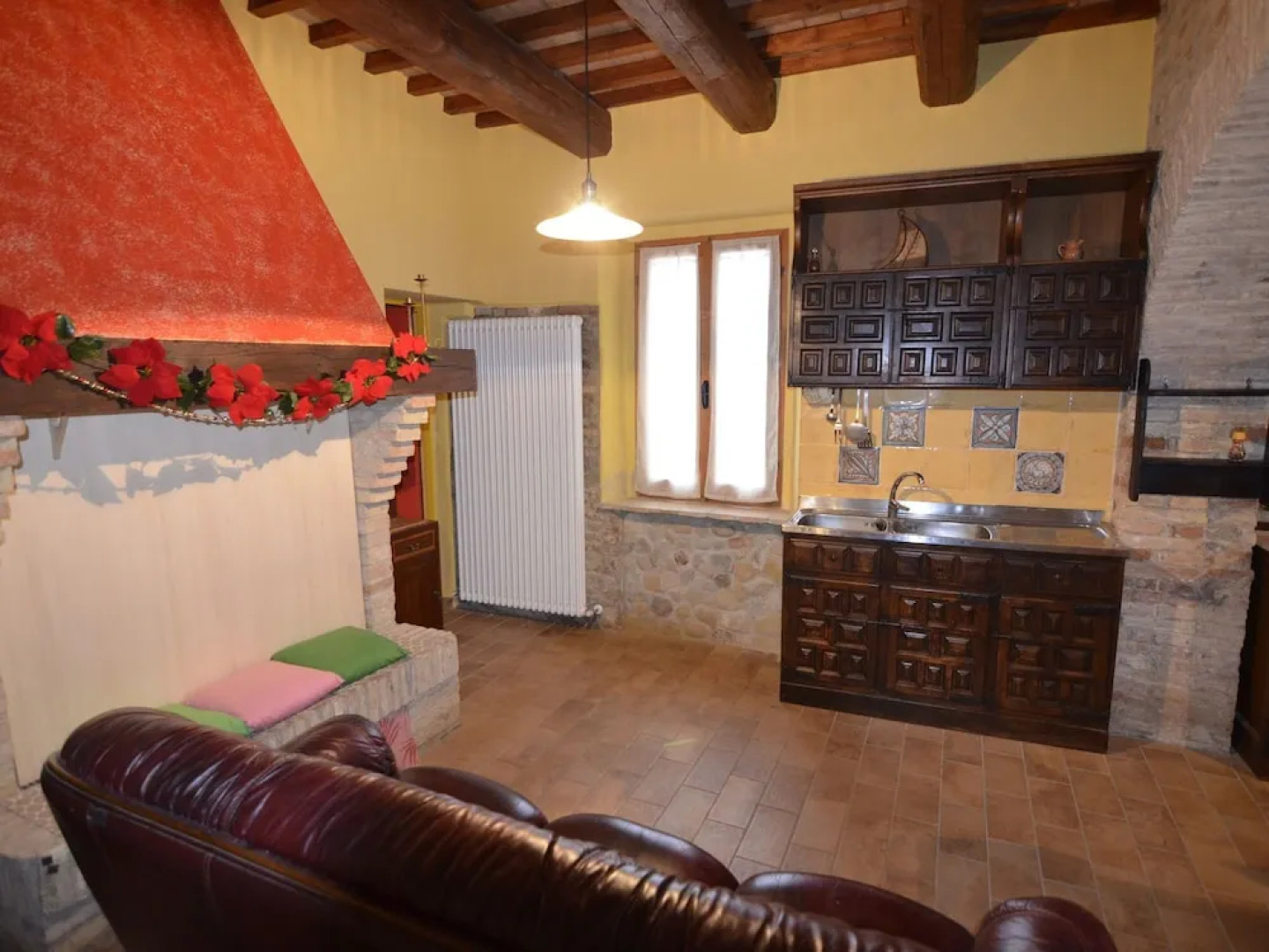 Cushy Apartment With Swimming Pool, Garden,fireplace,parking