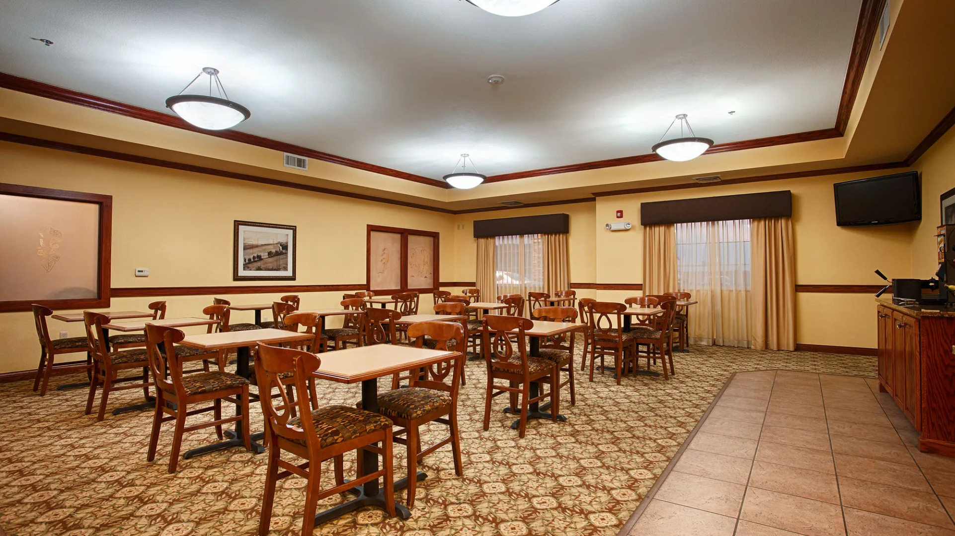 Best Western Plus Butterfield Inn