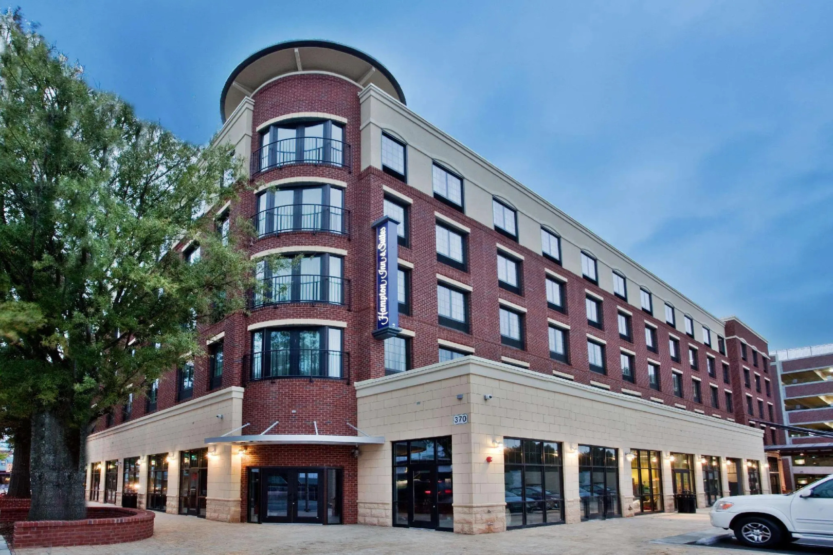 Hampton Inn and Suites Chapel Hill Carrboro Downtown