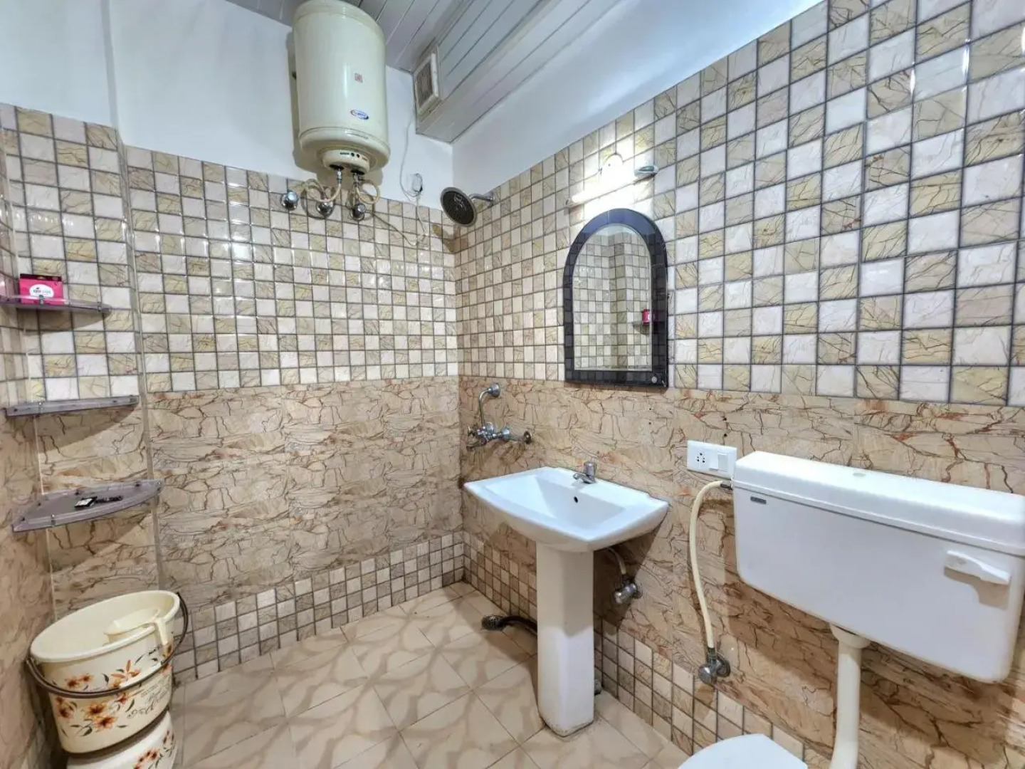 OYO 27648 Kasauli Greens