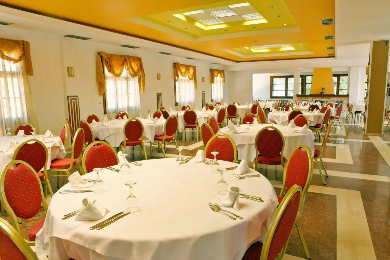 Pasiphae Hotel
