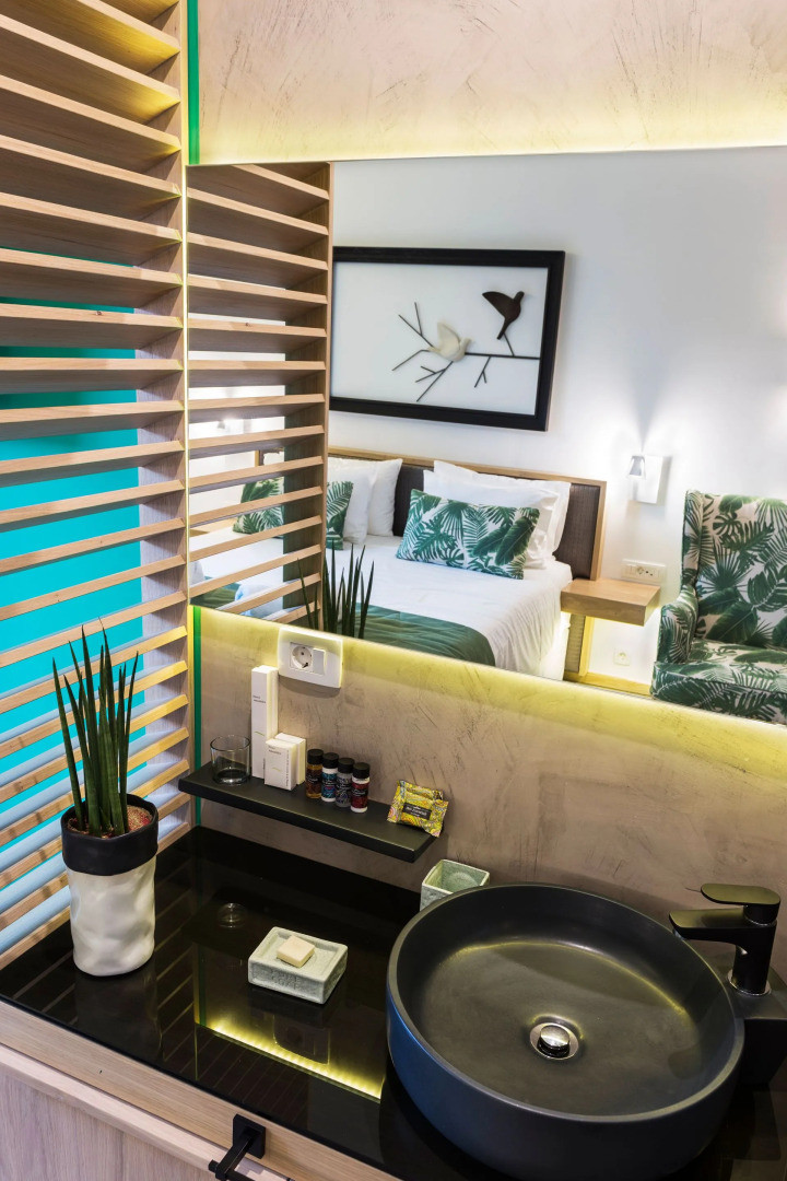 Kalamaki Luxury Suites