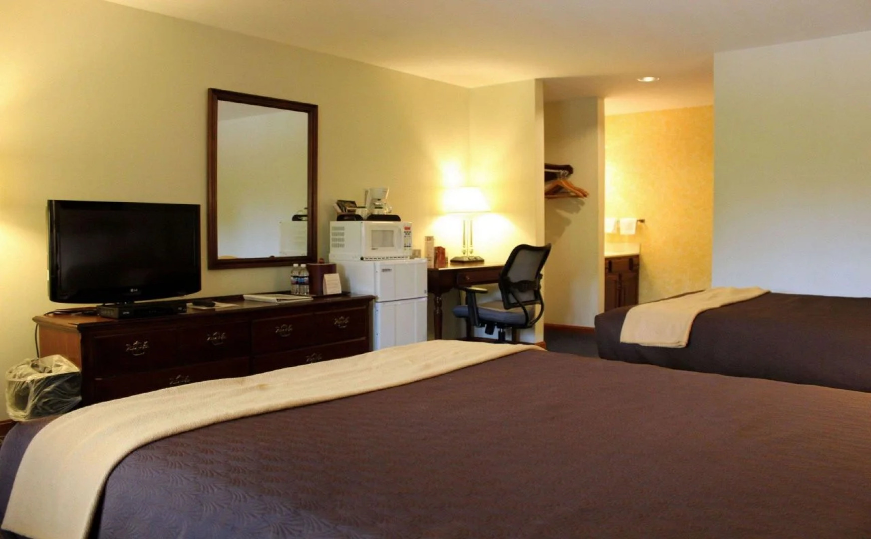 Riverhouse by Weekender (Formerly Jack Daniels Inn)