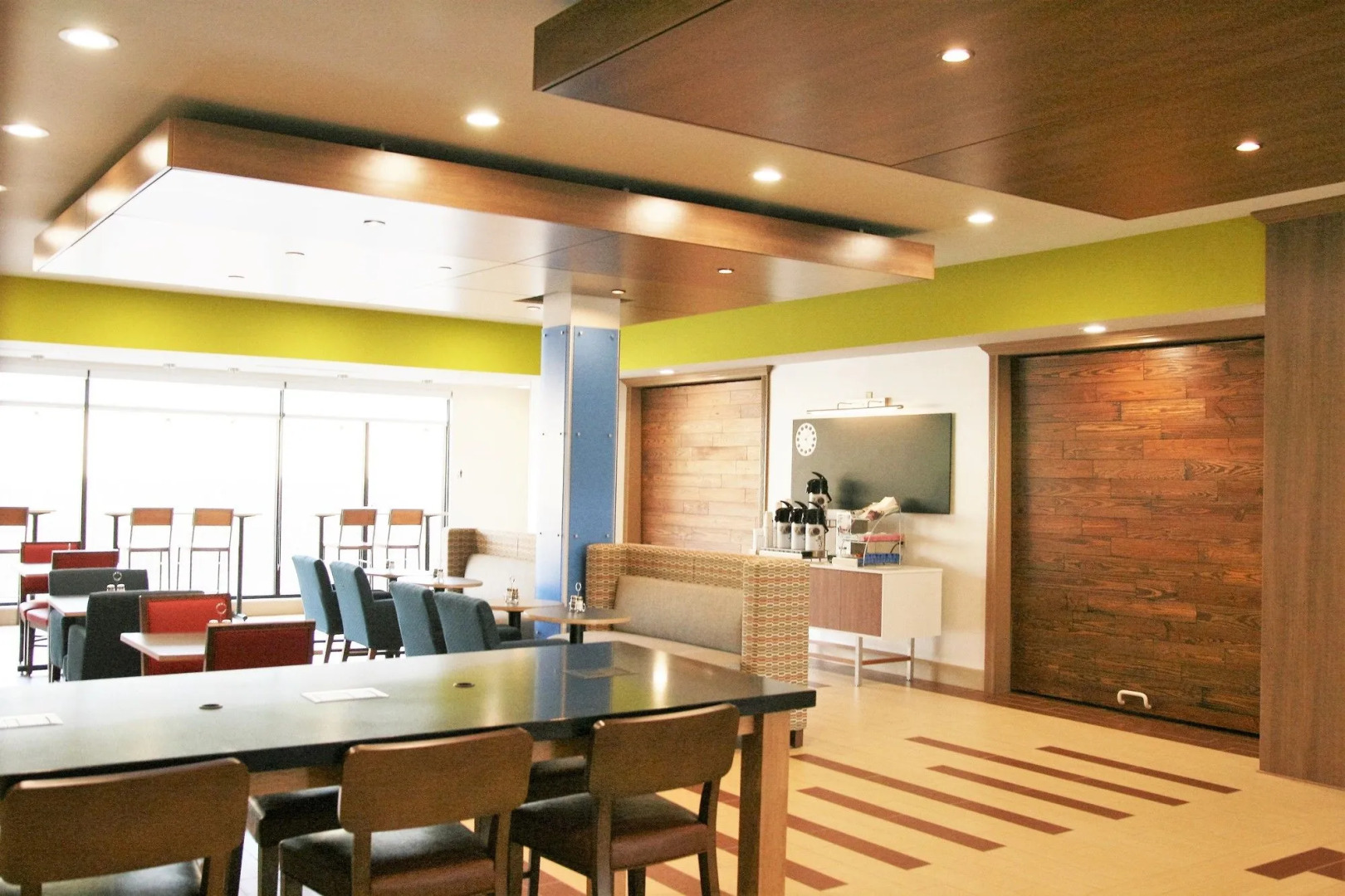 Holiday Inn Express & Suites Clarion