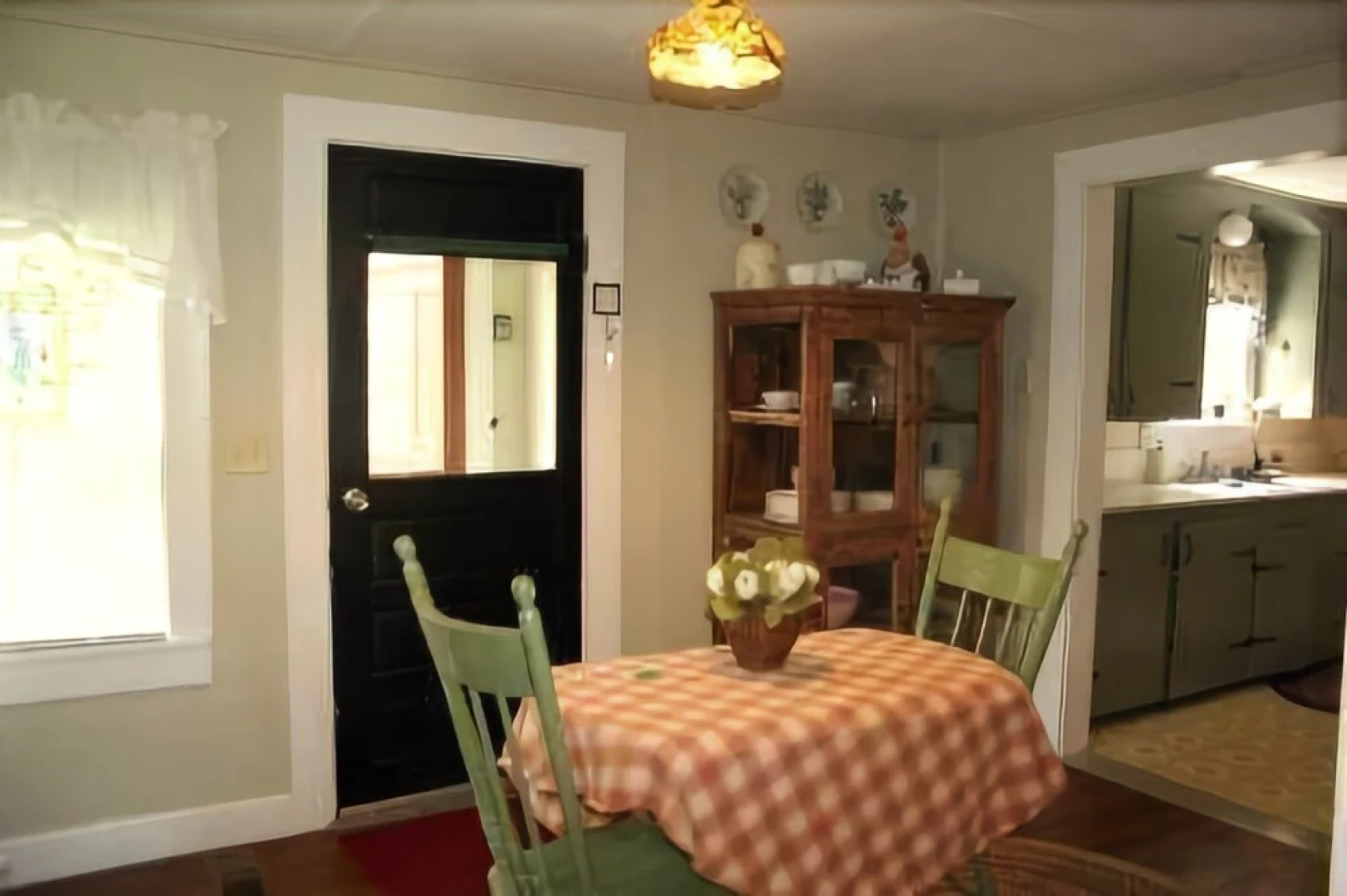 Sweet Pea Cottage - Two Bedroom Home