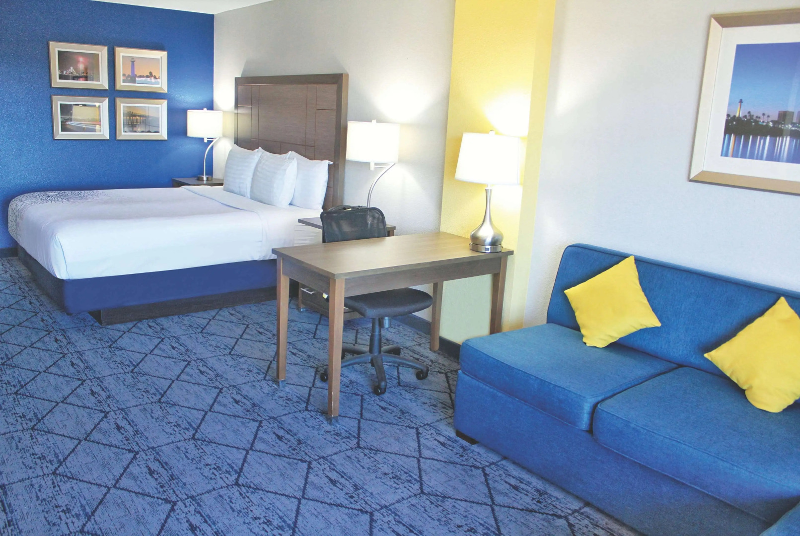 La Quinta Inn & Suites by Wyndham NE Long Beach/Cypress